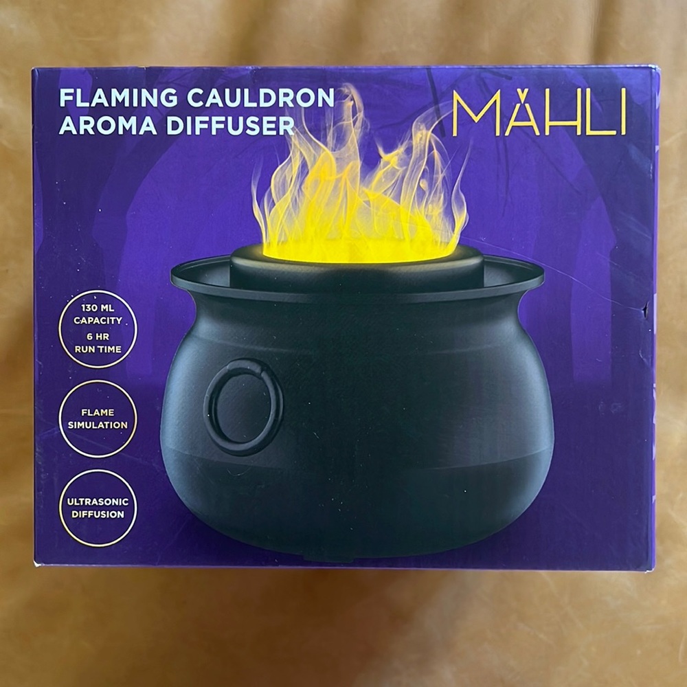 New Mahli Flaming Cauldron Aroma Diffuser Halloween
